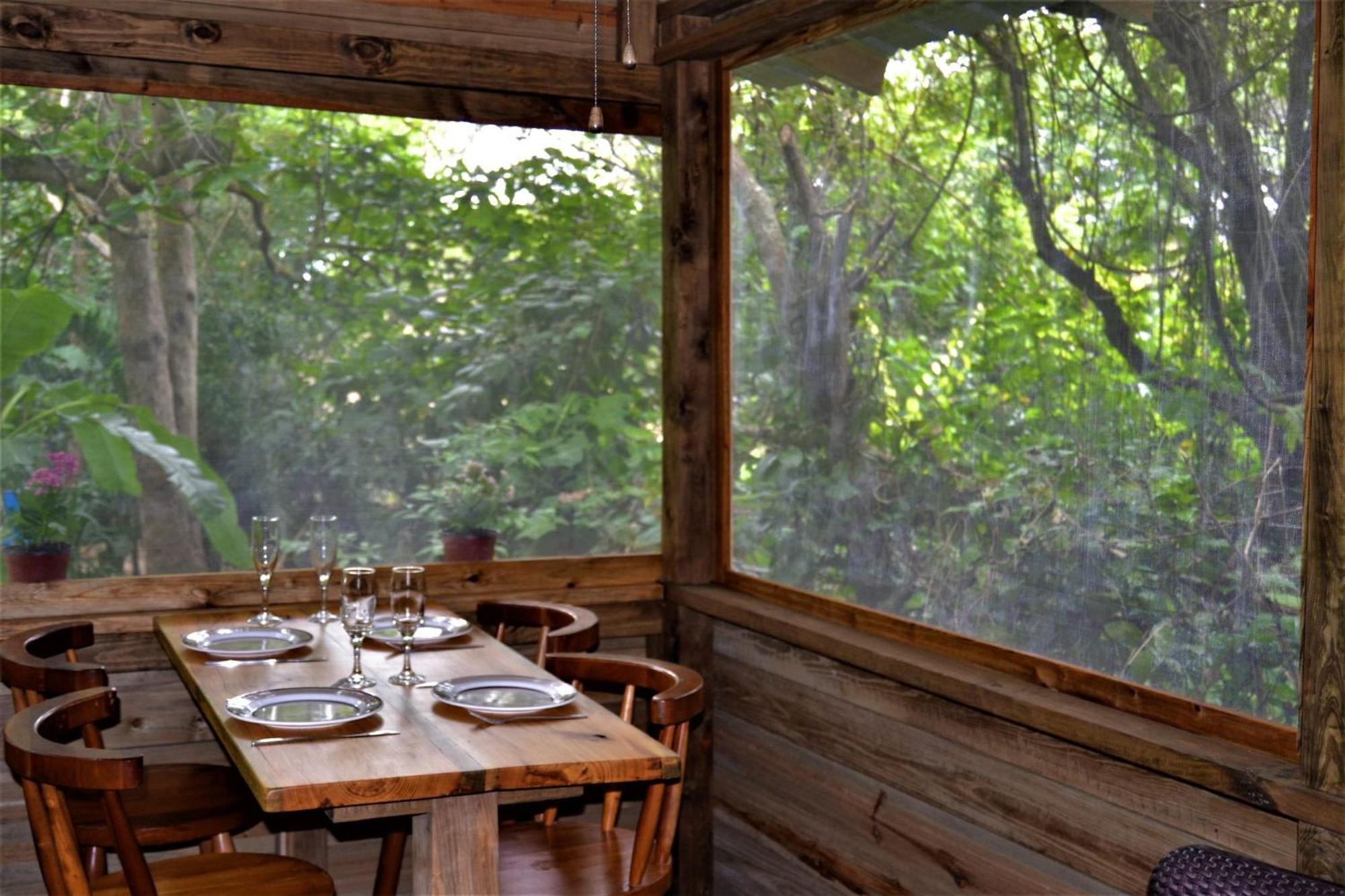 Iguana Roost Tourism Gold Standard Fully Equipped Two Bedroom Cabin San Ignacio Exterior foto